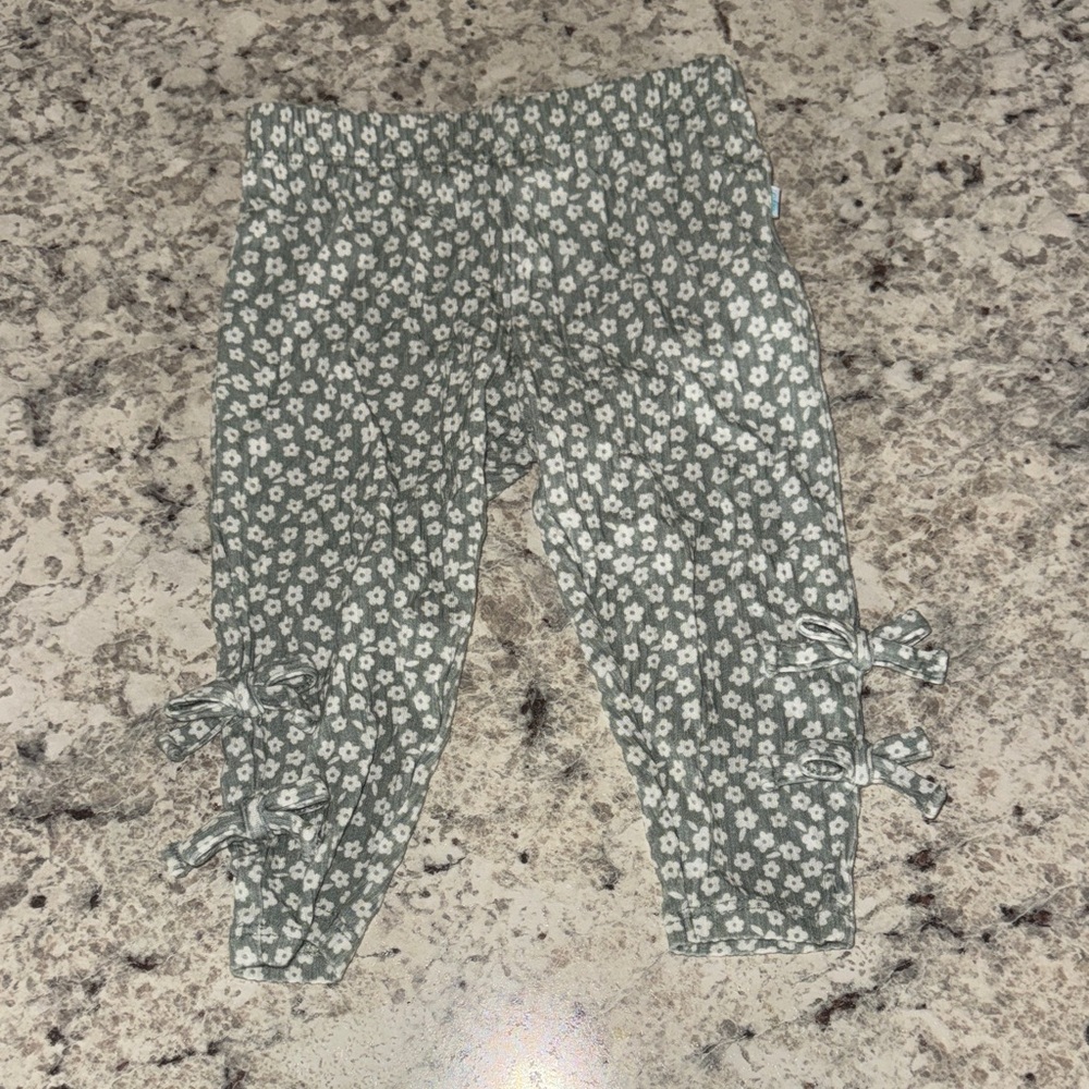 Posh Peanut Floral Print Leggings with Bow Accents